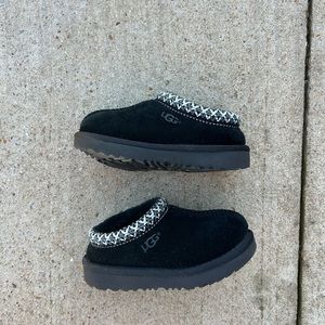(SOLD) UGG Black Cozy Slippers with Fuzzy Material